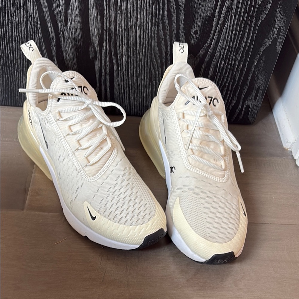 Nike Air Max 270 Beige Sneakers